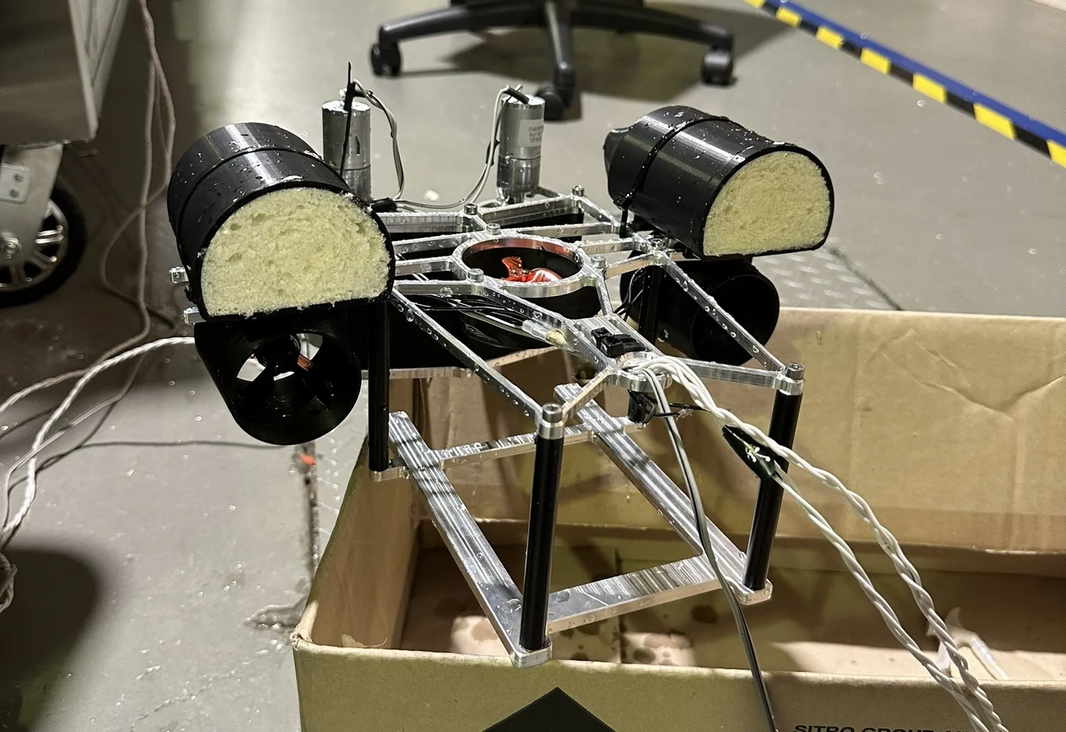 DESN1000 underwater ROV with tuned buoyancy body